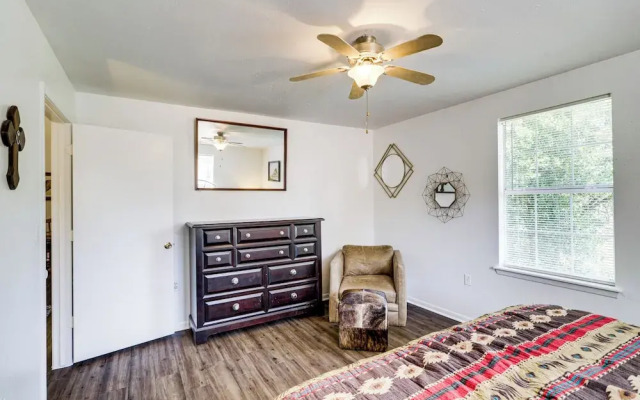 1 Mi to Downtown & Shopping: Quiet Brenham Home