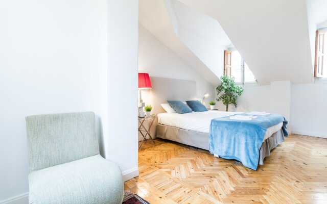Отель Duplex La Latina City Center комната для гостей