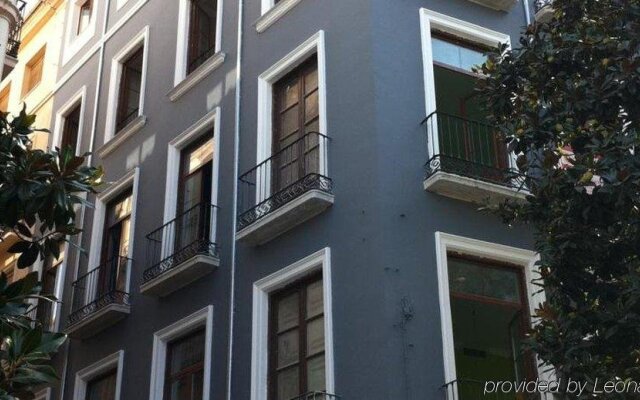 Отель Nest Style Granada вид на фасад