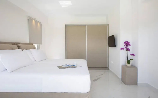 Villa O OFF White in Lefkada