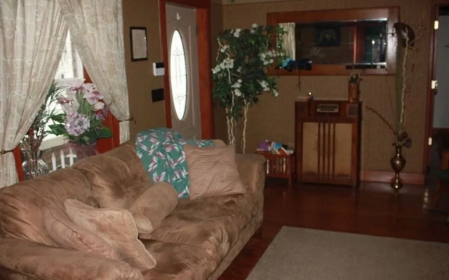 Anniversary House Bed and Breakfast