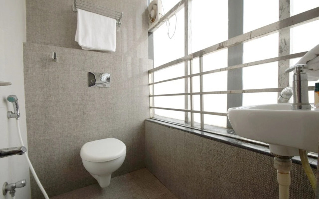 OYO Flagship 80565 Hotel Royal Inn