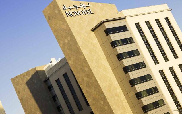 Отель Novotel Dubai Deira City Centre вид на фасад