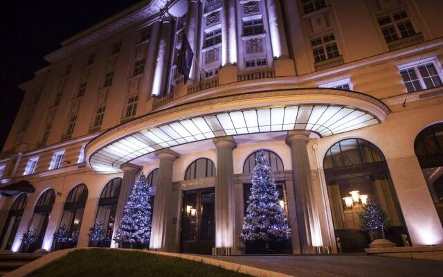 Hotel Esplanade Zagreb вид на фасад