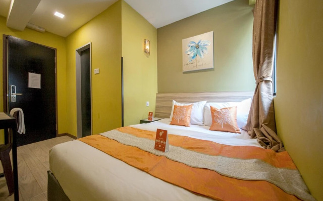 OYO 228 Basic Hotel