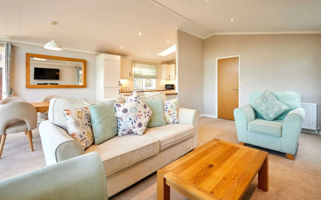 Host Stay Deneb Lodge