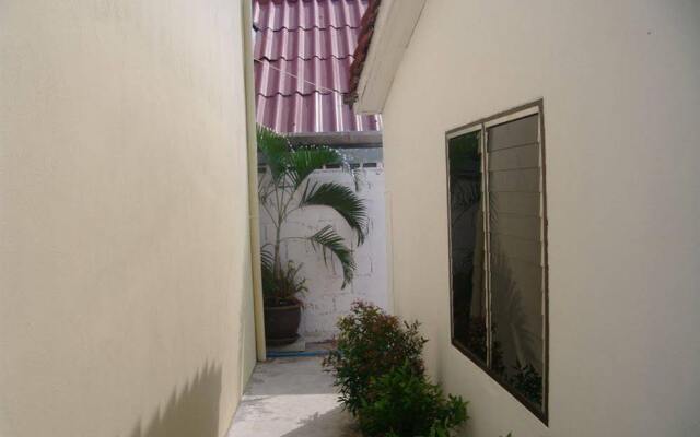 Hotel Puerta del Sol Phuket вид на фасад