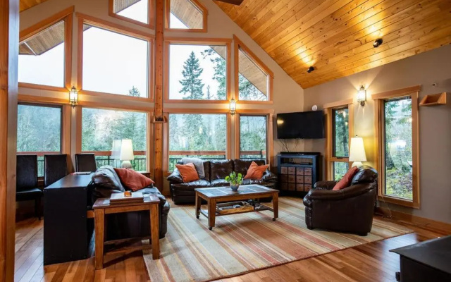 Begbie Snug by Revelstoke Vacations