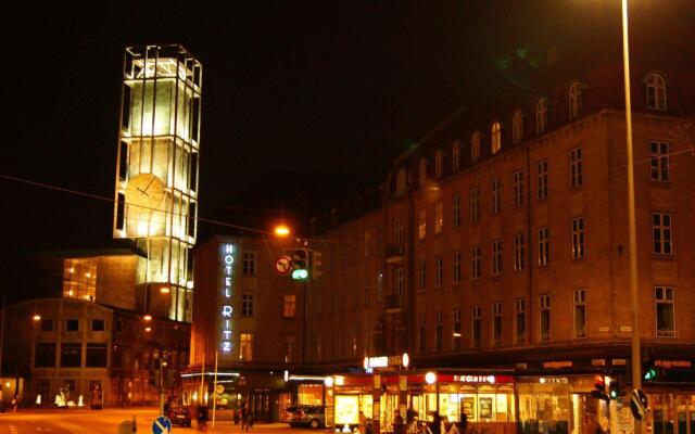Отель Ritz Aarhus City Дания, Орхус - отзывы, цены и фото номеров - забронировать отель Ritz Aarhus City онлайн вид на фасад