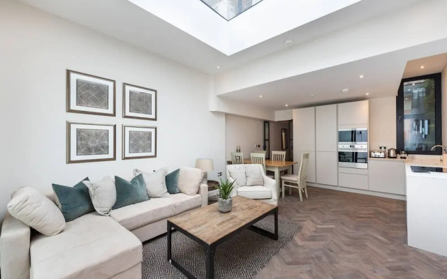 Modern, Bright & Elegant 3 Bed Fulham Maisonette