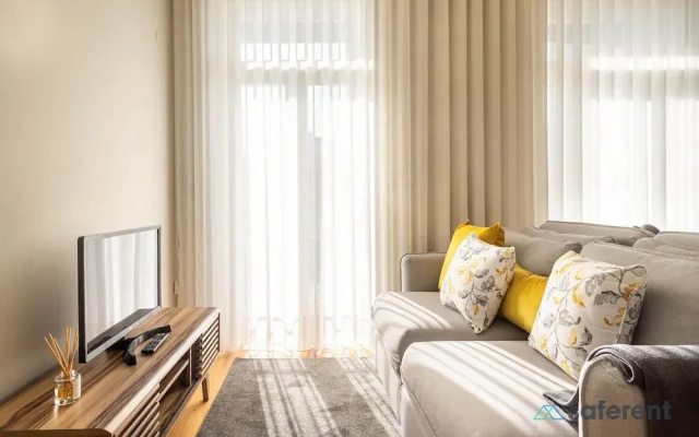 Bonja1 Light-filled Apartment w/ Balcony +AC