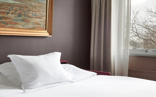 Отель Holt - The Art Hotel