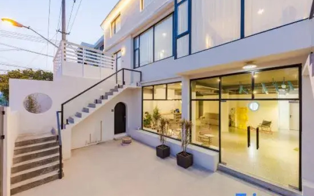 2nd-Home Hostel
