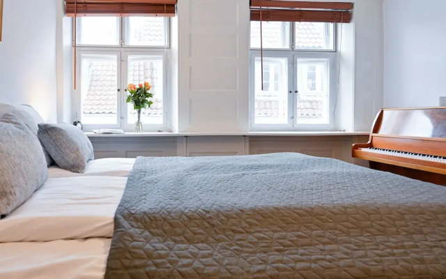 Hyggelig One-bedroom Apartment in the Original Building From 1750