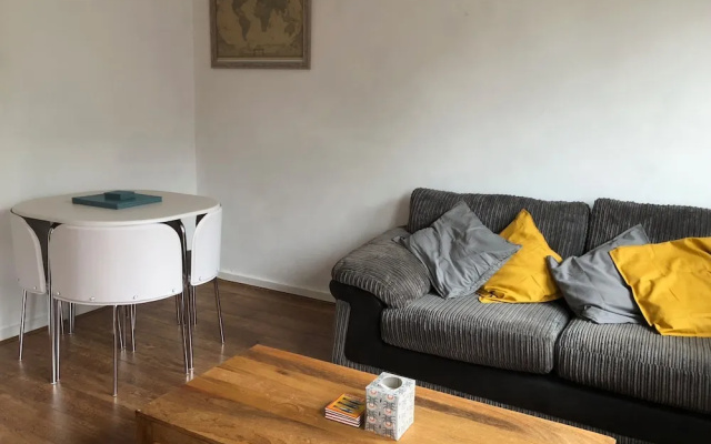 Spacious 1 Bedroom Flat in Hanover