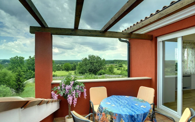 Villa in Bratulici With Pool Near Beach