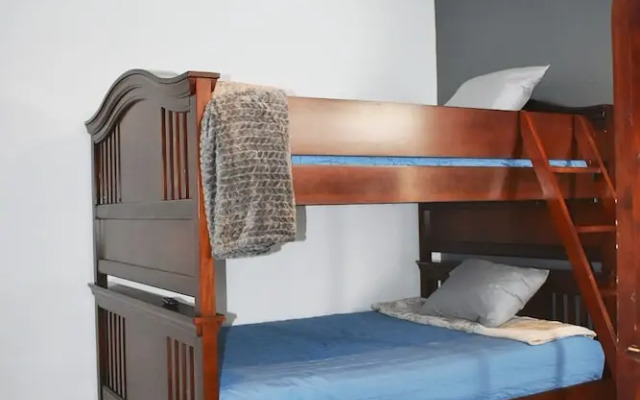 Elegant Apartment 10 min to Mercedes Outlets