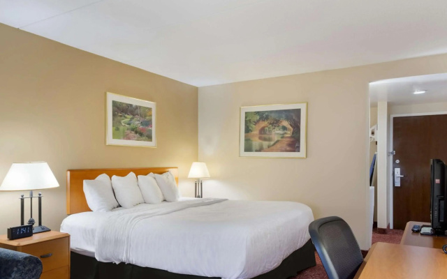 All Seasons Inn & Suites Smithfield Providence