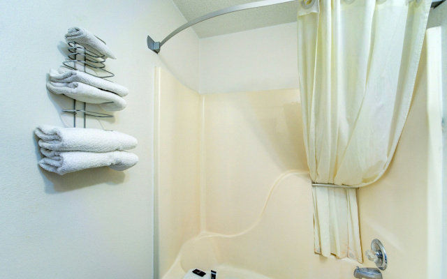 Capital O Amerihost Inn and Suites Kingdom City Hwy 54 MO