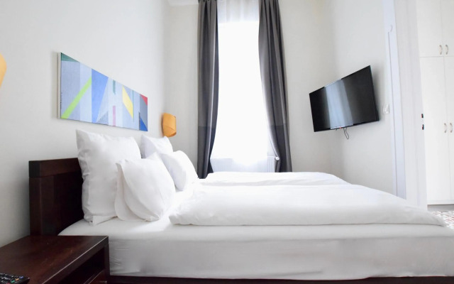 Luxury Apartment by Hi5 - Király street Suite