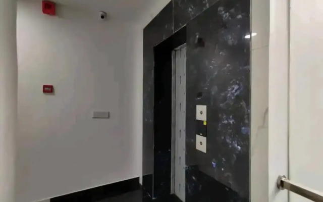 Hotel Blue Shine
