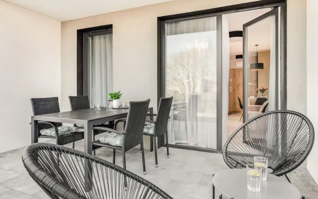 Pearl Marina Studio by Renters