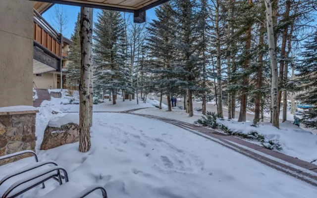 Laurelwood Condominiums Studio Premier Unit 201