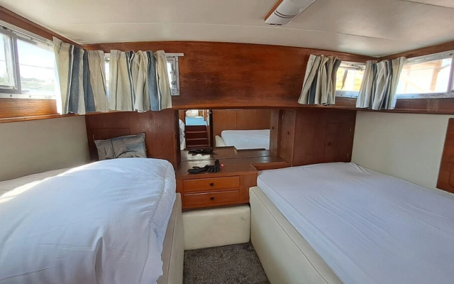 The Rose 37ft Lakeside Yacht inc Hot Tub