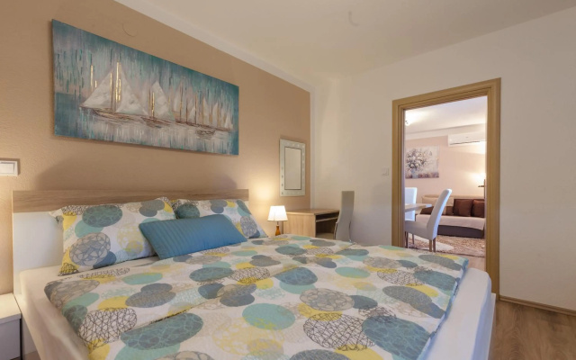 IRIS Room & Apartment