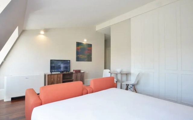 Modern Apartment in Porto's Vibrant Heart
