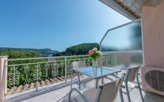 Odysseus Hotel