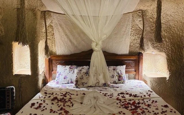 Ela cave house