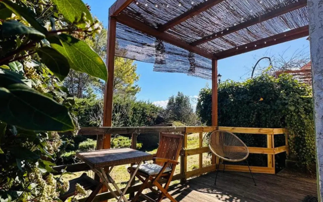 T2 avec terrasse arborée proche LOURMARIN