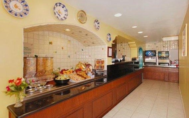 Country Inn & Suites by Radisson, John Wayne Airport, CA 1