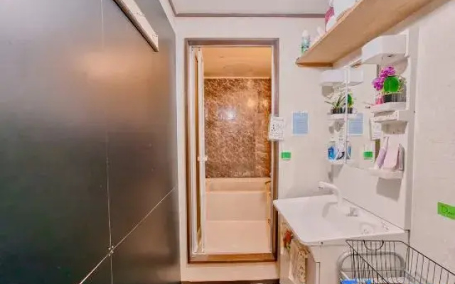 Private single room 2F with shared bath and toilet