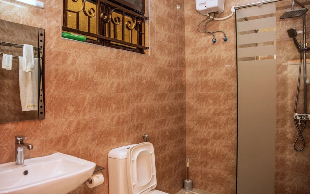 2 Bed - Sleeps 4 - Parking - 20 min to Airport