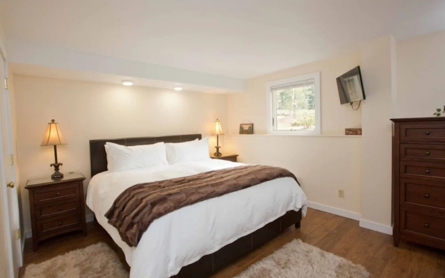 1BR Topnotch Condo