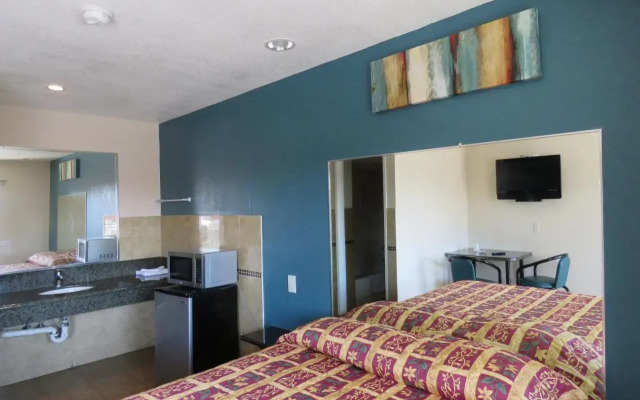 Foxys Den Motel