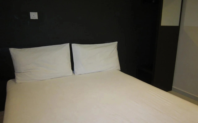 Three Top Hotel