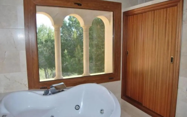 House - 4 Bedrooms with Pool and WiFi - 103976