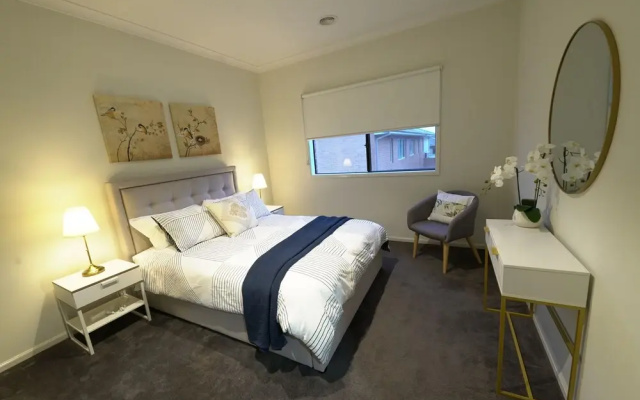 Luxury 9 BRM House in Melbourne