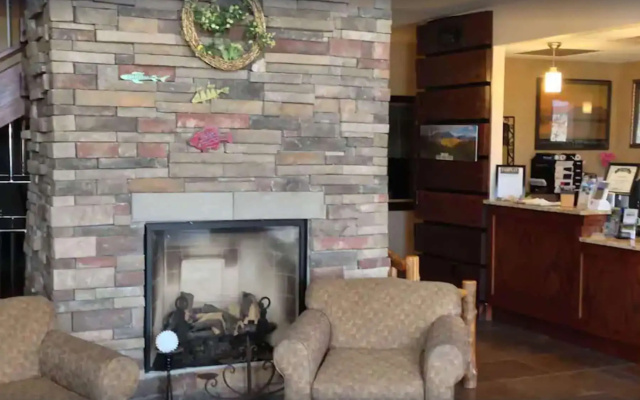 A Riverside Inn Travelodge by Wyndham