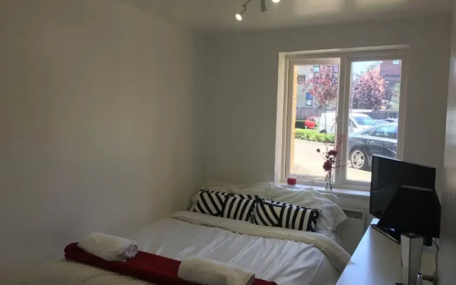 2 Bed Flat, Dedicated Workspace, Parking, 4KTV