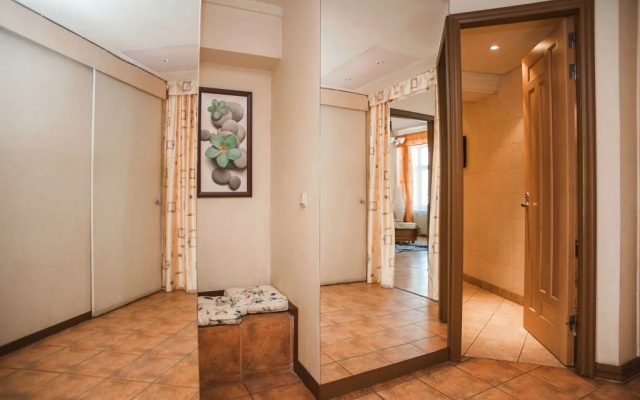 Apartment on Griboyedova 38