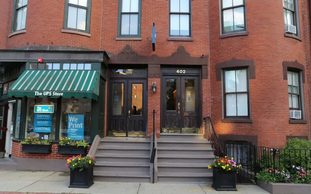 Maverick Suites at 400 Columbus Ave