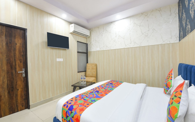 FabHotel Crown Residency - Near Lakhani Armaan Metro Station