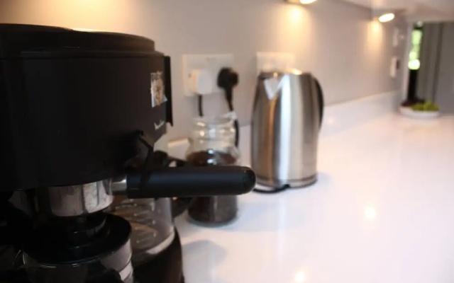 Spacious Homestay With Parking