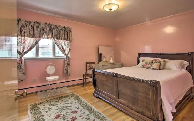 Nostalgic & Retro Anaconda Home, Walk to Town
