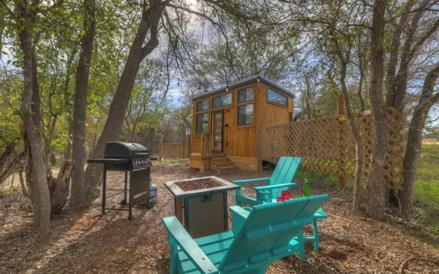 Selena-romantic Tiny Home-firepit