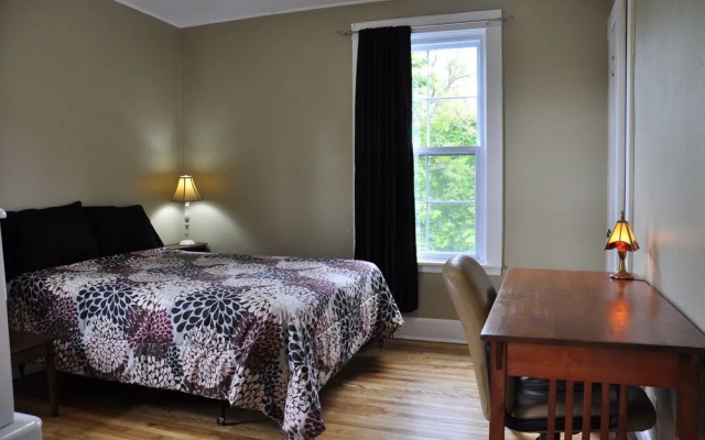Moncton Suites - 81 Maple Street